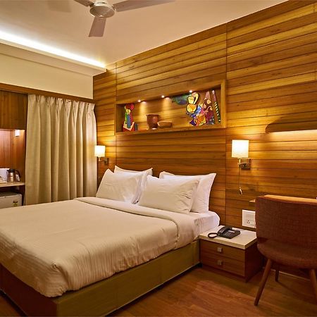 Hotel Atharv Top Rated Business Hotel In โกลฮาปูร์ ภายนอก รูปภาพ