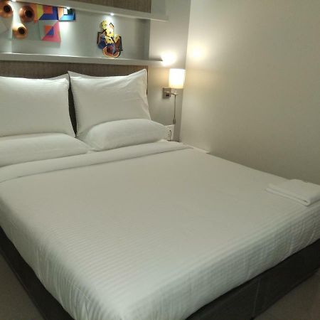 Hotel Atharv Top Rated Business Hotel In โกลฮาปูร์ ภายนอก รูปภาพ