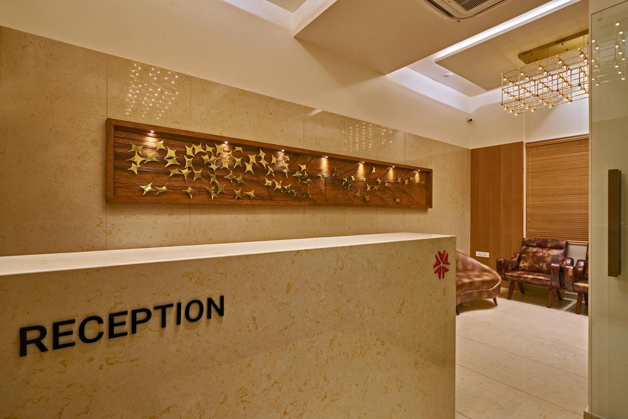 Hotel Atharv Top Rated Business Hotel In โกลฮาปูร์ ภายนอก รูปภาพ