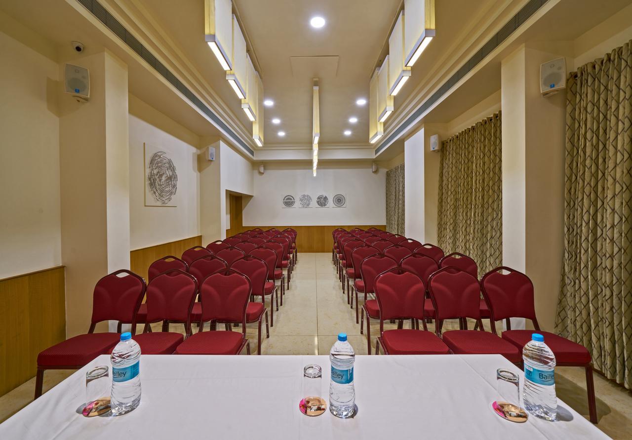 Hotel Atharv Top Rated Business Hotel In โกลฮาปูร์ ภายนอก รูปภาพ