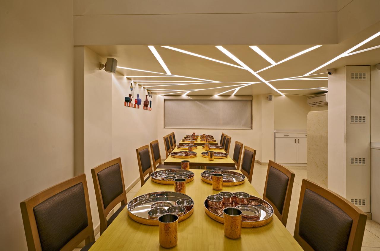 Hotel Atharv Top Rated Business Hotel In โกลฮาปูร์ ภายนอก รูปภาพ