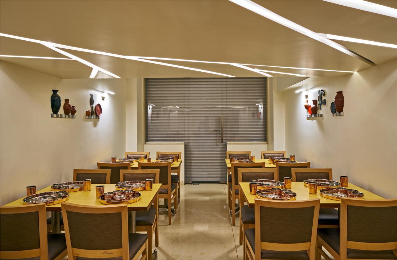 Hotel Atharv Top Rated Business Hotel In โกลฮาปูร์ ภายนอก รูปภาพ