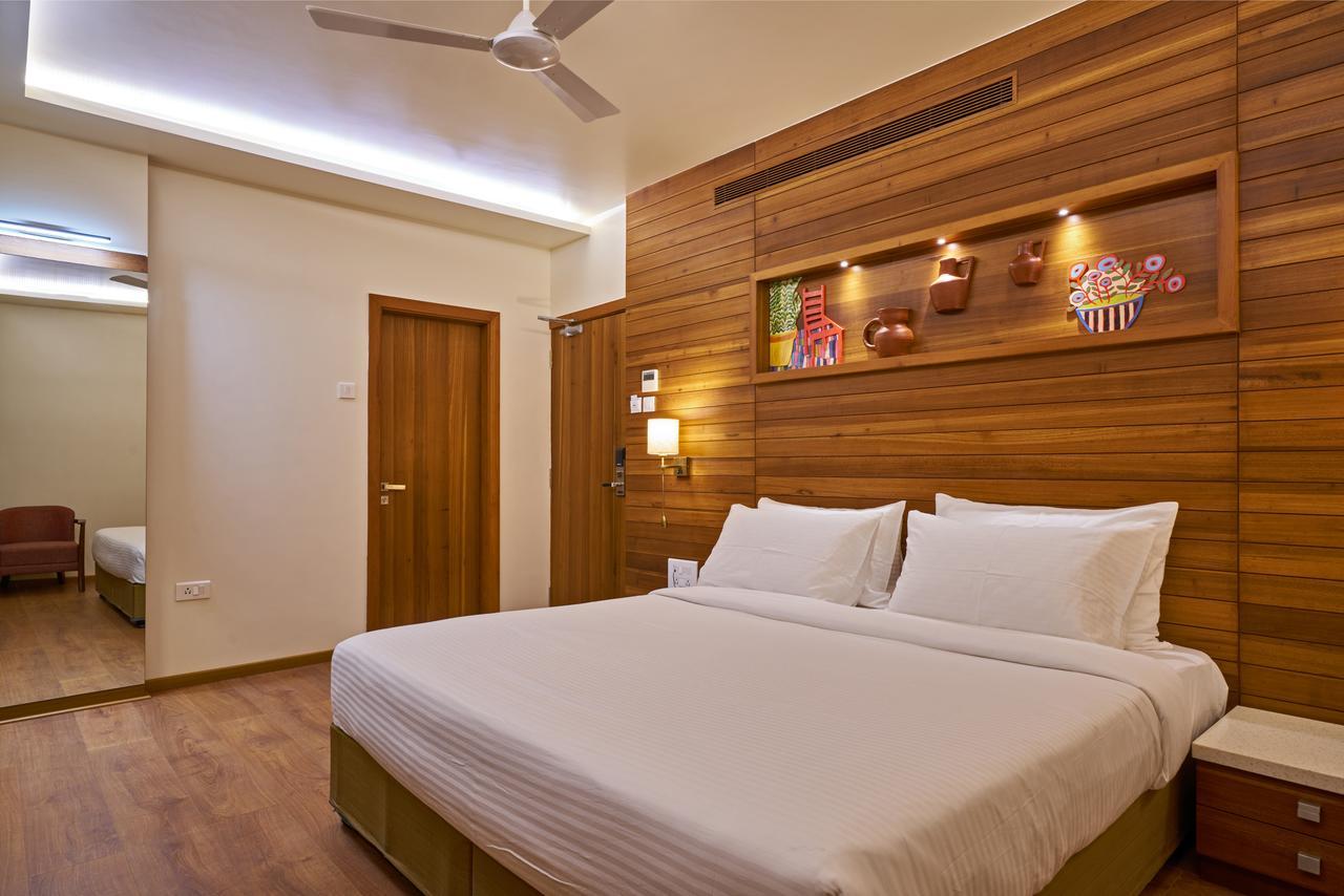 Hotel Atharv Top Rated Business Hotel In โกลฮาปูร์ ภายนอก รูปภาพ
