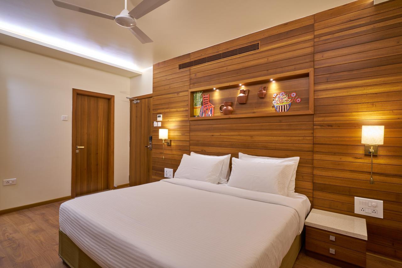 Hotel Atharv Top Rated Business Hotel In โกลฮาปูร์ ภายนอก รูปภาพ