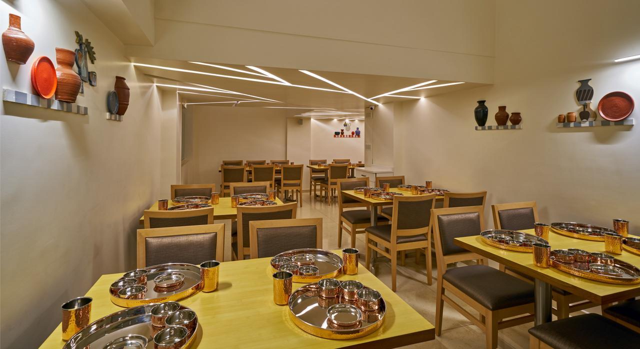 Hotel Atharv Top Rated Business Hotel In โกลฮาปูร์ ภายนอก รูปภาพ