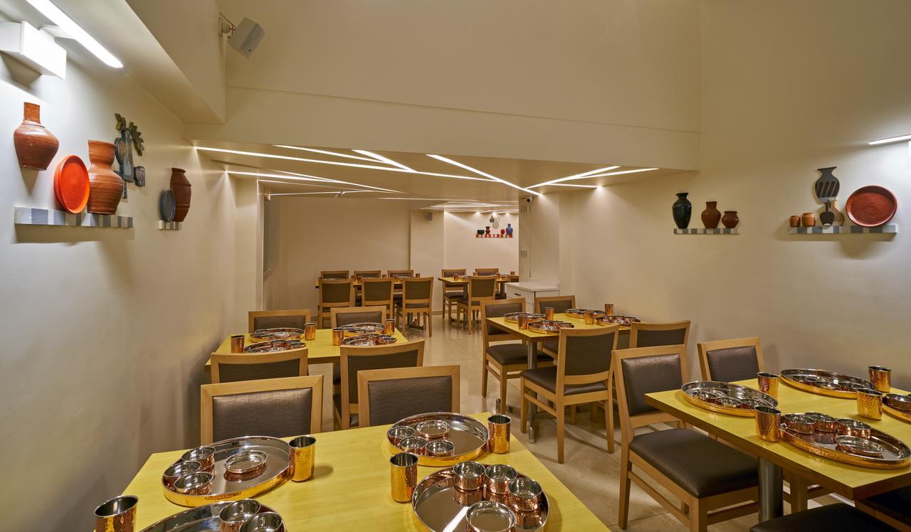 Hotel Atharv Top Rated Business Hotel In โกลฮาปูร์ ภายนอก รูปภาพ