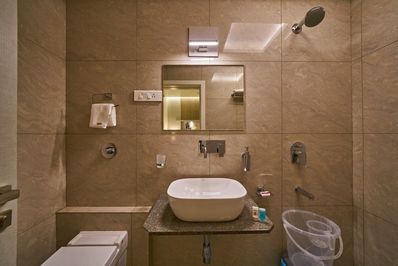 Hotel Atharv Top Rated Business Hotel In โกลฮาปูร์ ภายนอก รูปภาพ
