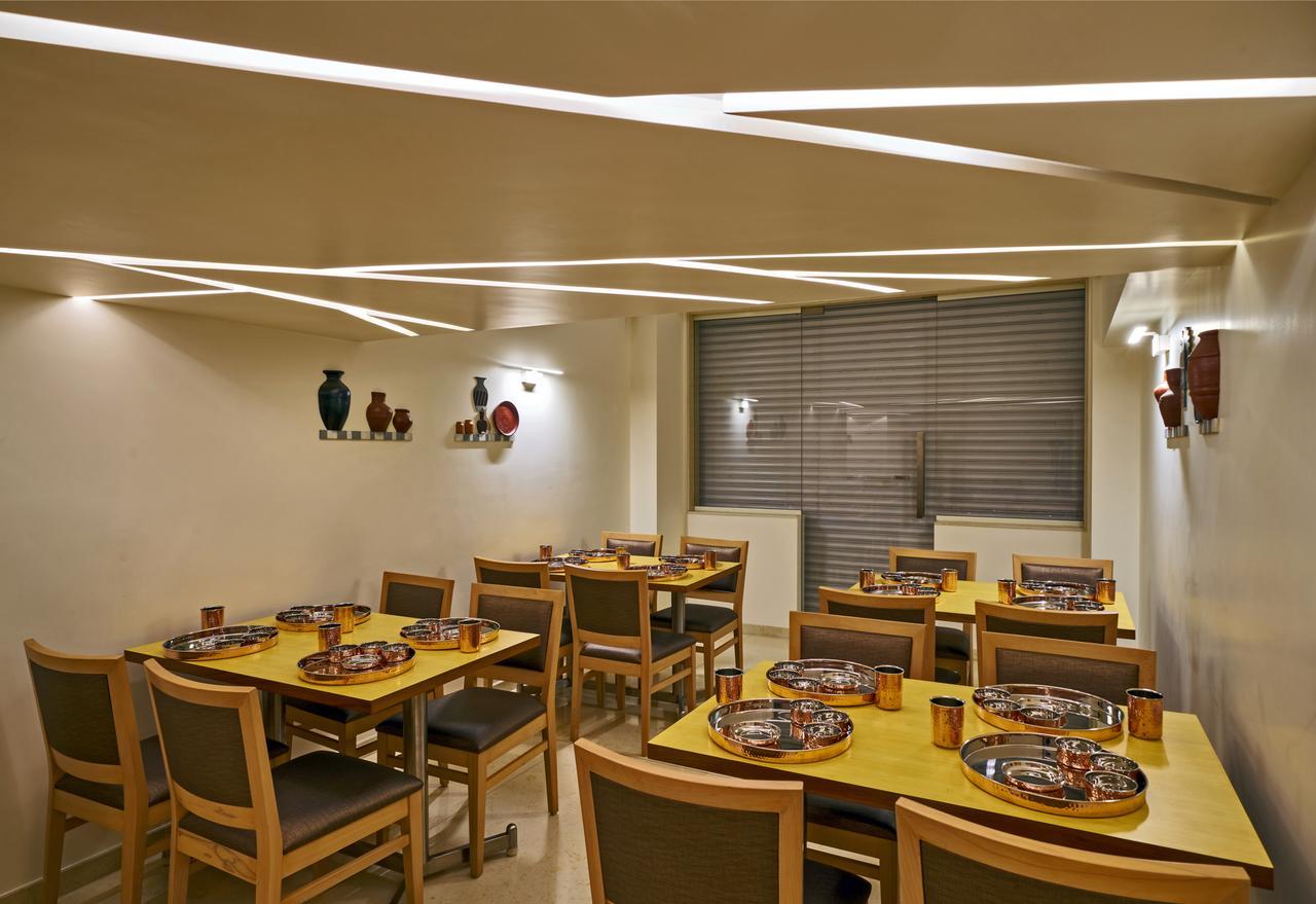 Hotel Atharv Top Rated Business Hotel In โกลฮาปูร์ ภายนอก รูปภาพ