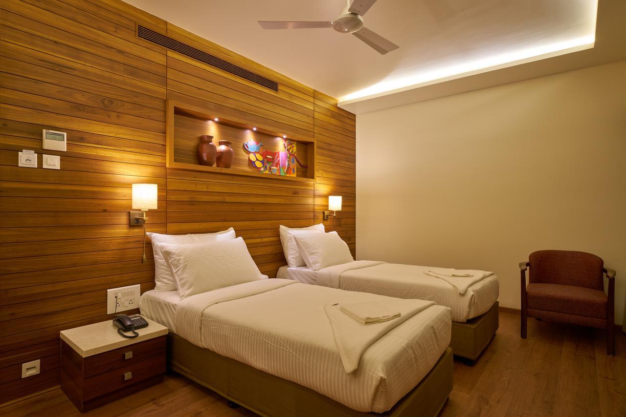 Hotel Atharv Top Rated Business Hotel In โกลฮาปูร์ ภายนอก รูปภาพ