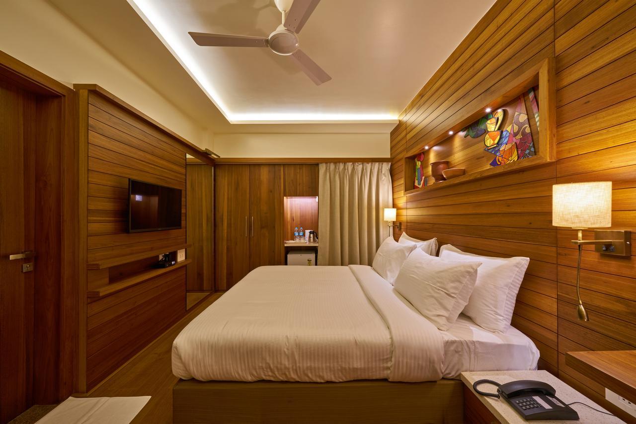 Hotel Atharv Top Rated Business Hotel In โกลฮาปูร์ ภายนอก รูปภาพ