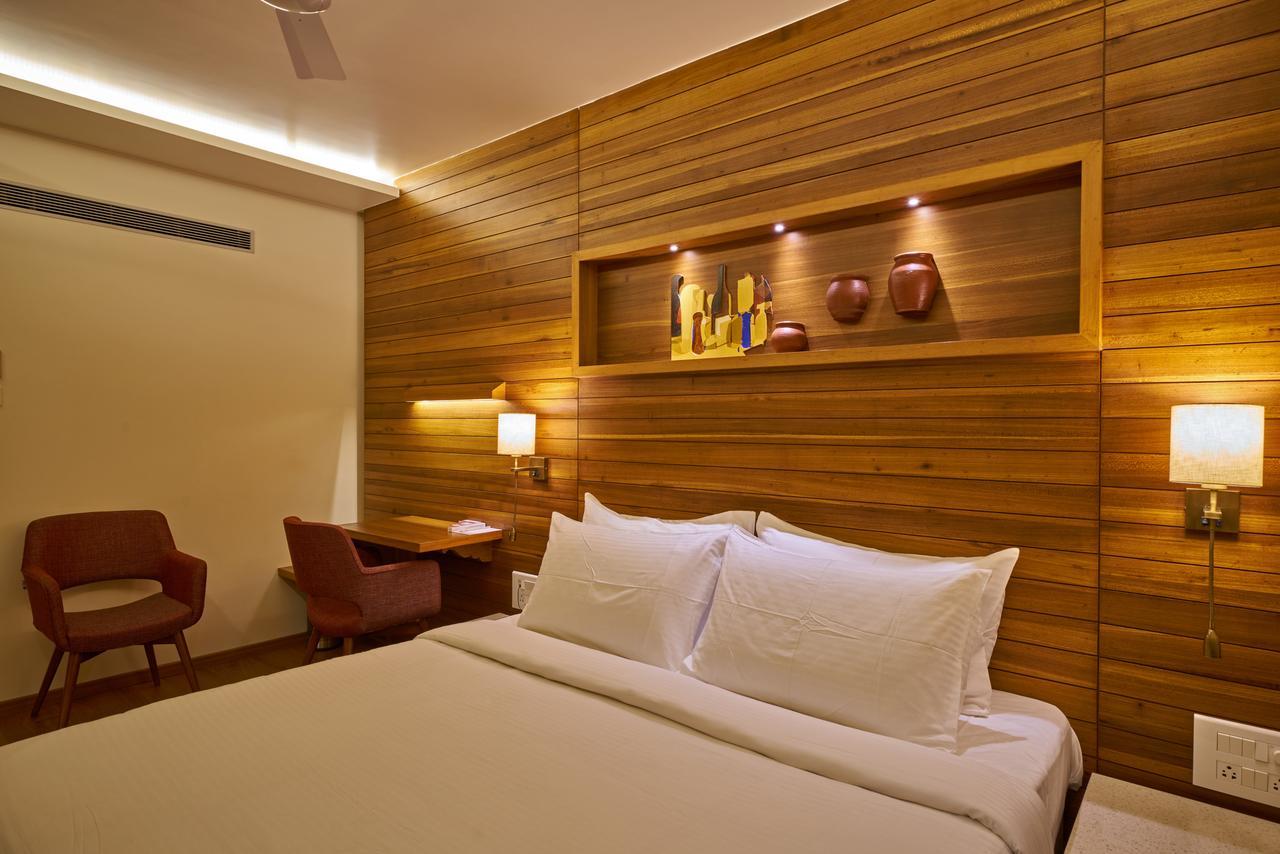 Hotel Atharv Top Rated Business Hotel In โกลฮาปูร์ ภายนอก รูปภาพ