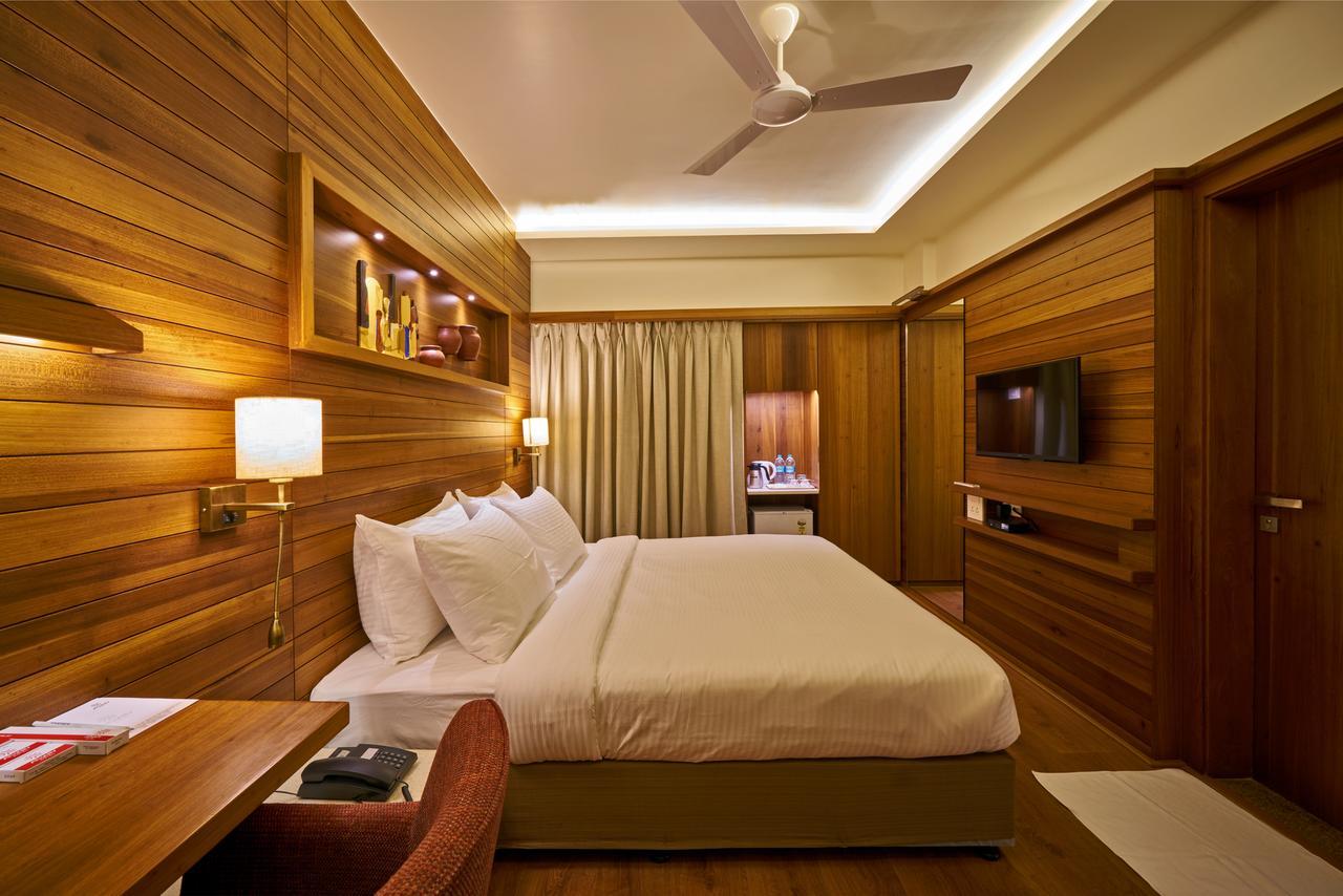 Hotel Atharv Top Rated Business Hotel In โกลฮาปูร์ ภายนอก รูปภาพ