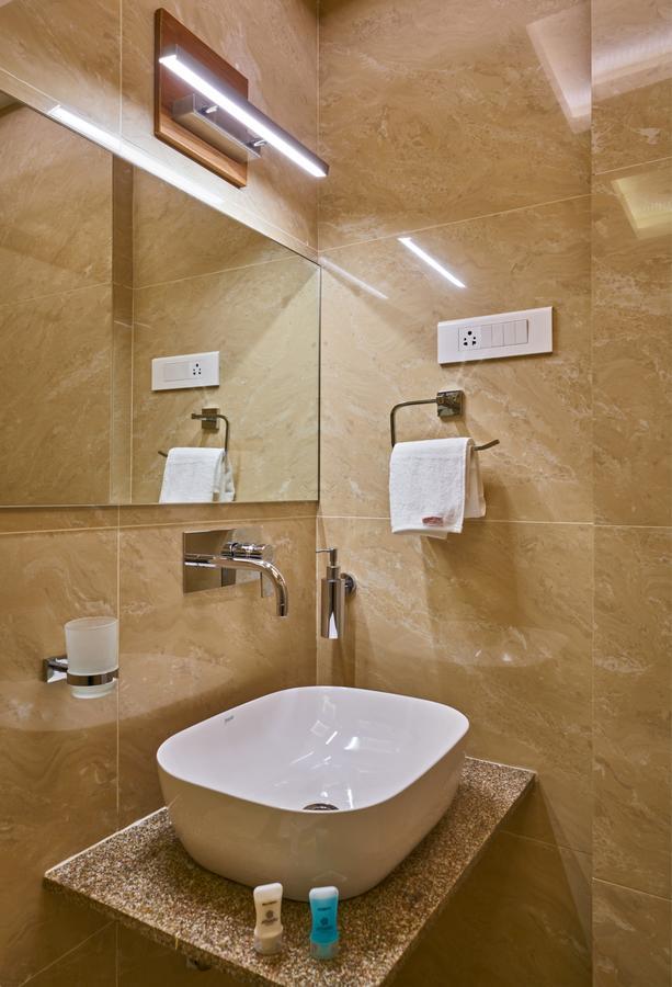 Hotel Atharv Top Rated Business Hotel In โกลฮาปูร์ ภายนอก รูปภาพ