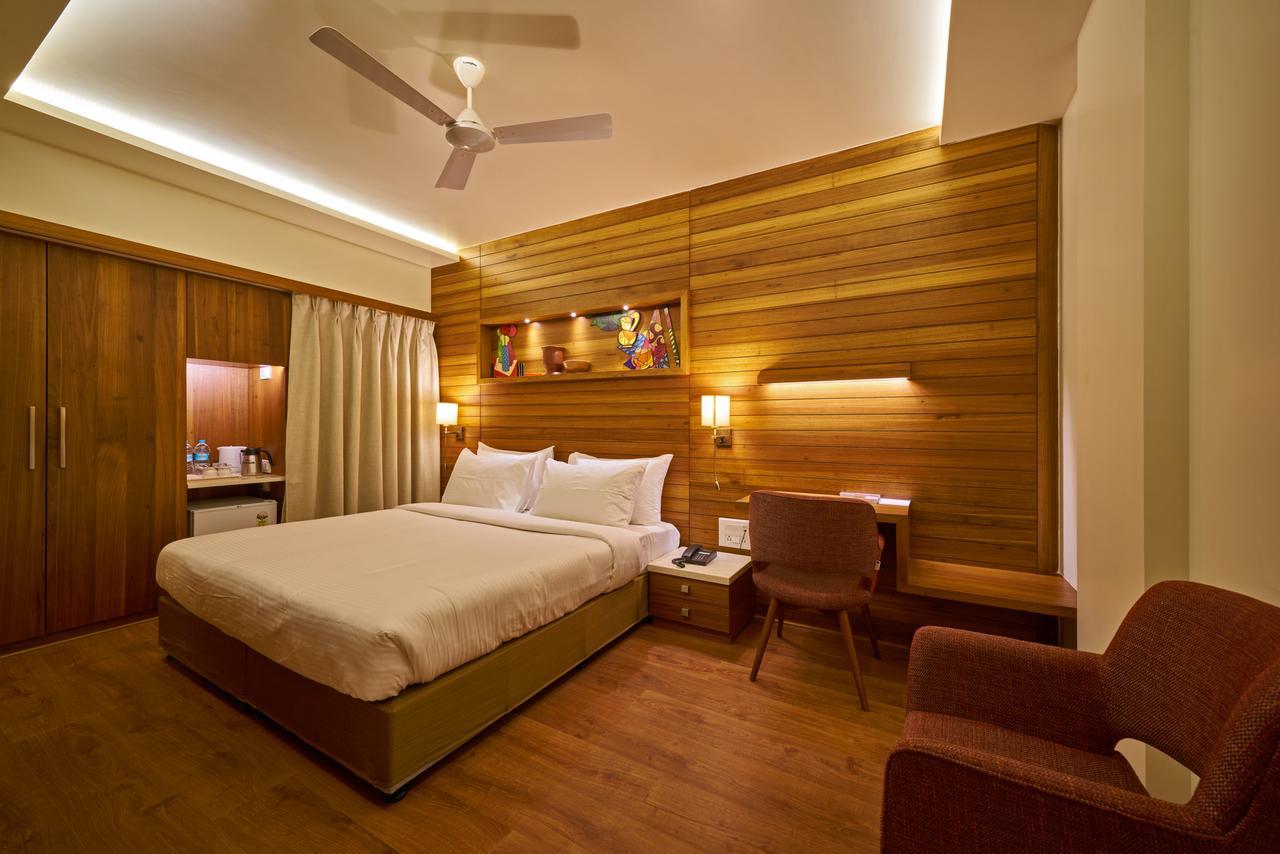 Hotel Atharv Top Rated Business Hotel In โกลฮาปูร์ ภายนอก รูปภาพ