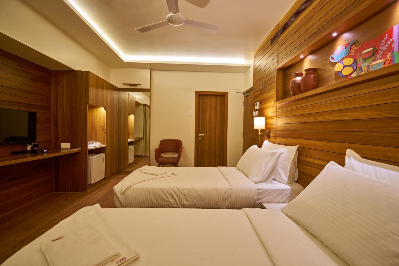 Hotel Atharv Top Rated Business Hotel In โกลฮาปูร์ ภายนอก รูปภาพ