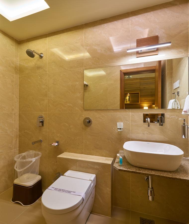 Hotel Atharv Top Rated Business Hotel In โกลฮาปูร์ ภายนอก รูปภาพ