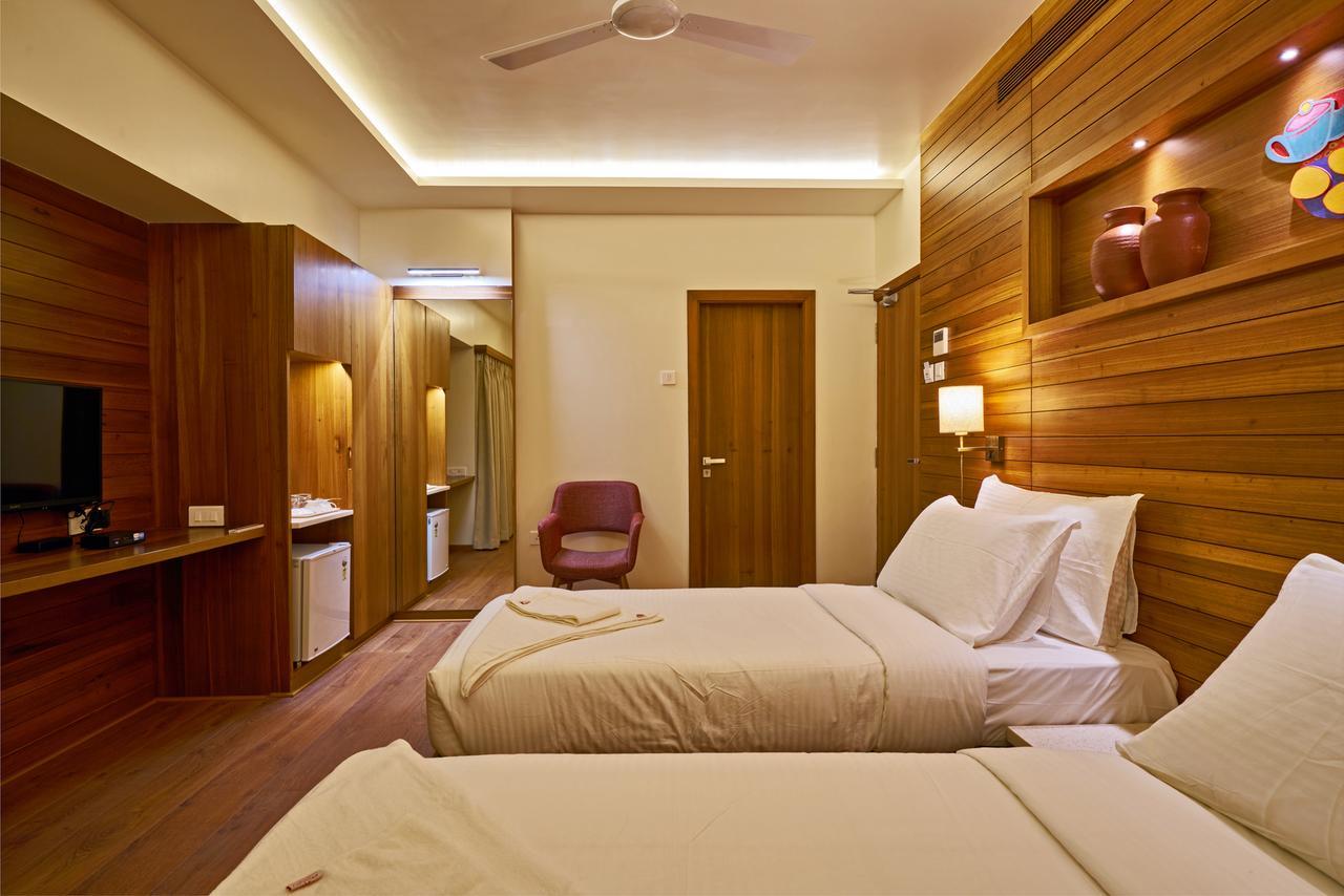 Hotel Atharv Top Rated Business Hotel In โกลฮาปูร์ ภายนอก รูปภาพ