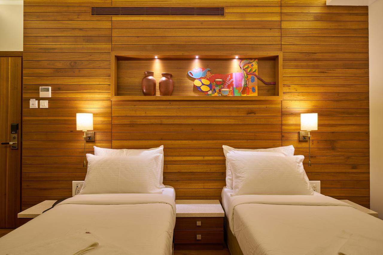 Hotel Atharv Top Rated Business Hotel In โกลฮาปูร์ ภายนอก รูปภาพ