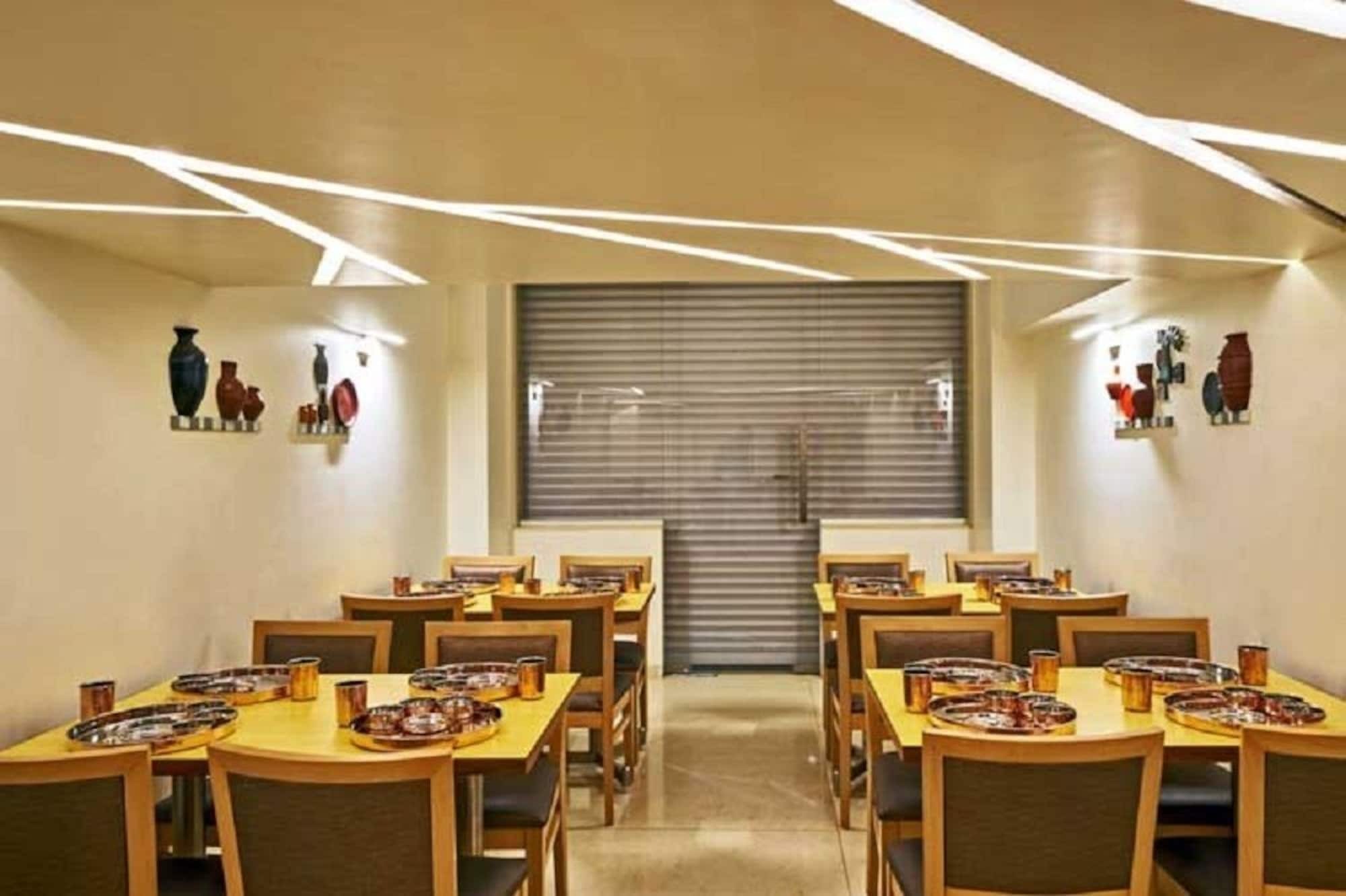 Hotel Atharv Top Rated Business Hotel In โกลฮาปูร์ ภายนอก รูปภาพ